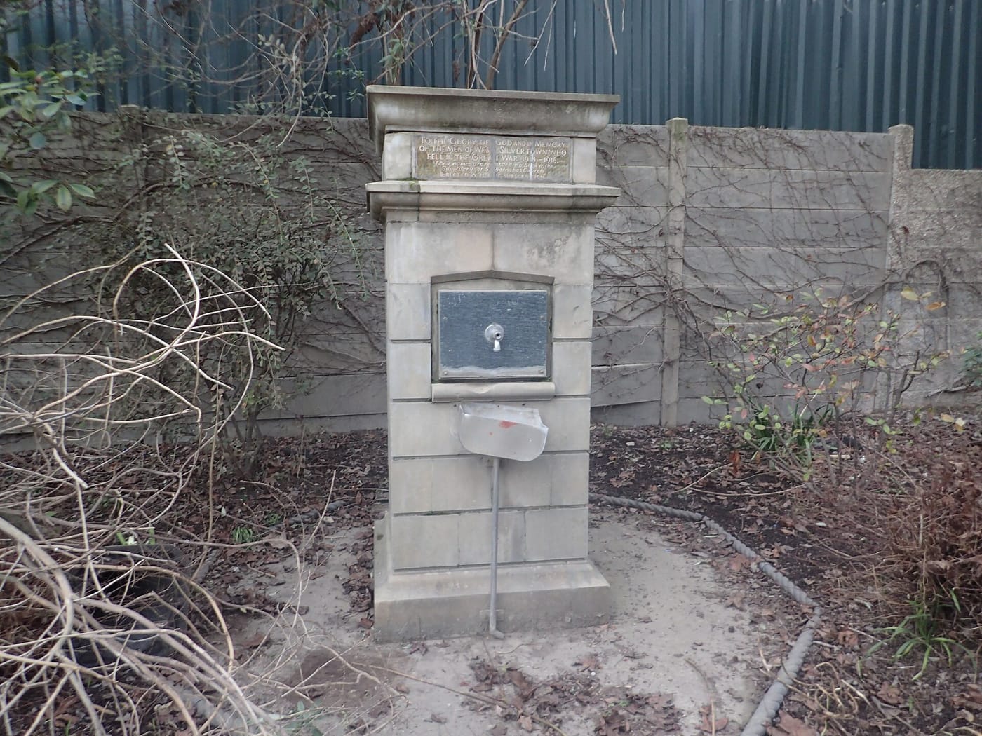 Lyle Park — War memorial fountain in Lyle Park